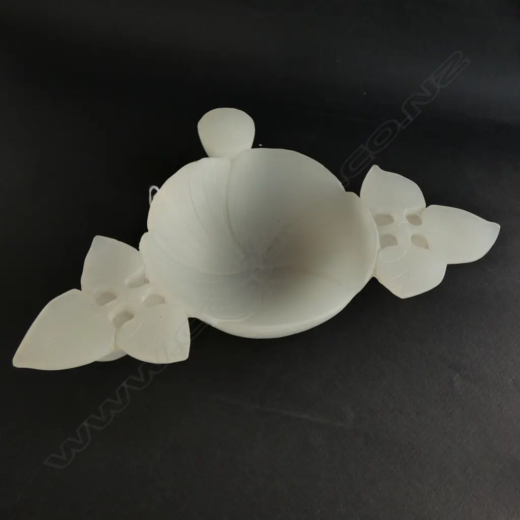 PALE GREEN JADE DISH, LOTUS DESIGN, APPROX DIA 250mm Image 1++