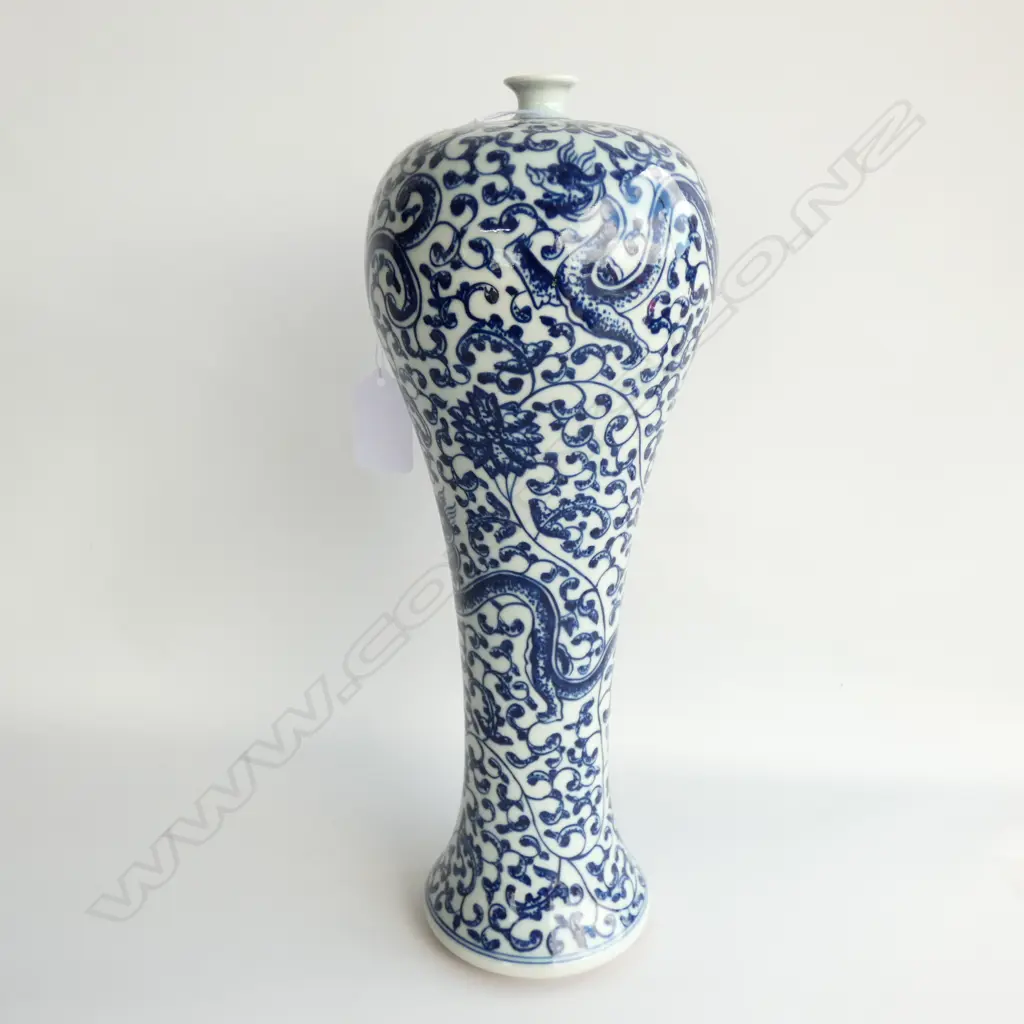 CHINESE B&W MEIPING VASE, H.300mm Image 1++