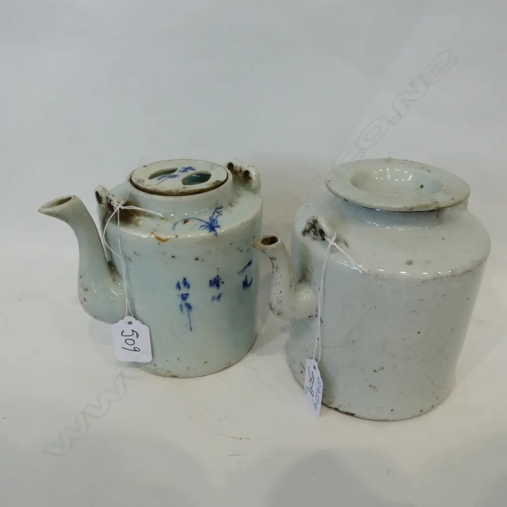 2 OLD CHINESE TEAPOTS 1 B&W NO HANDLES Image 1++