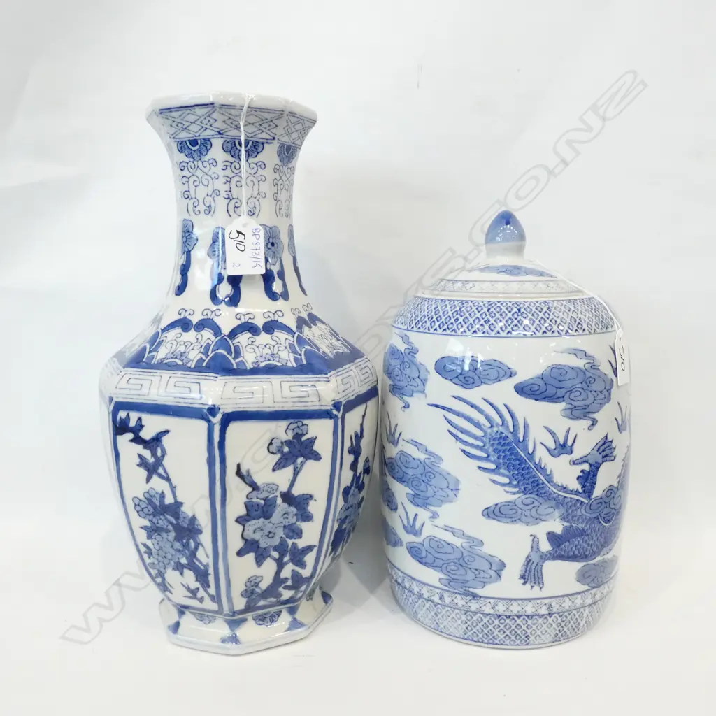 2 ORIENTAL B/W VASES ONE LIDDED H. 365MM Image 1++