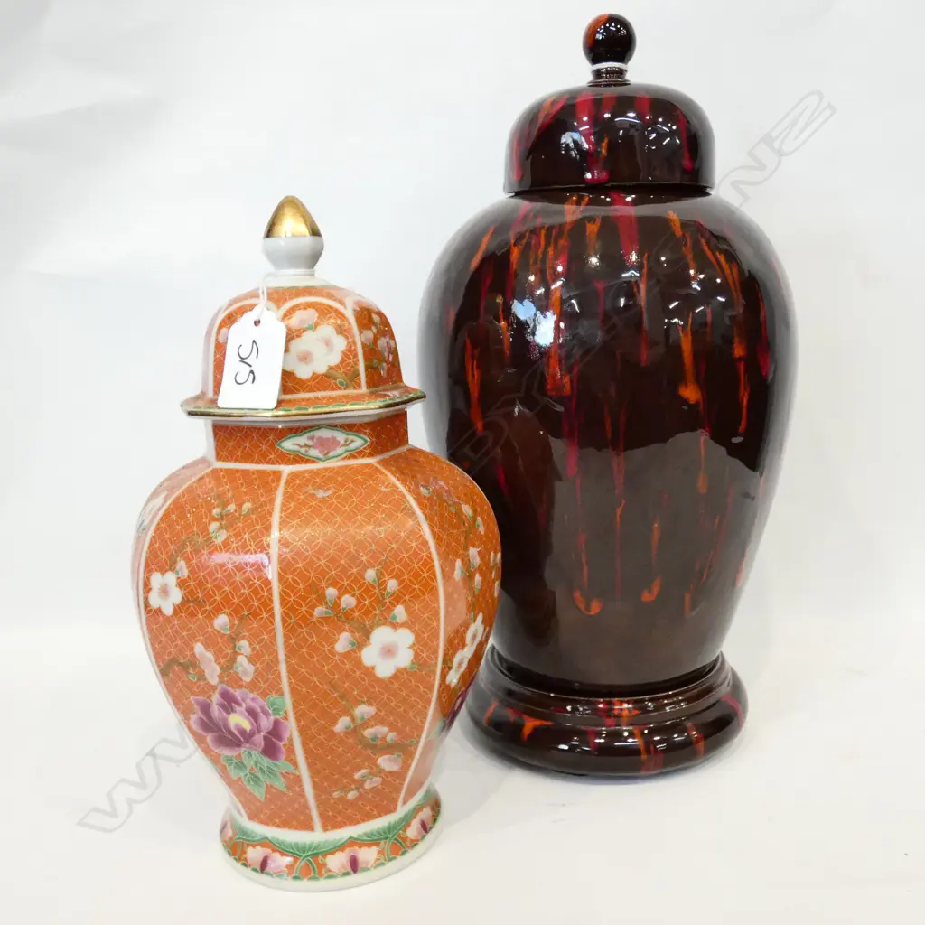 2 LIDDED GINGER JARS H. 330MM Image 1++