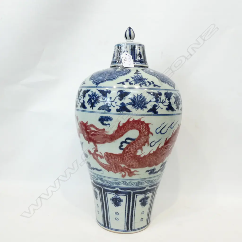 LGE CHINESE B&W LIDDED URN RED DRAGON DECORATION Image 1++