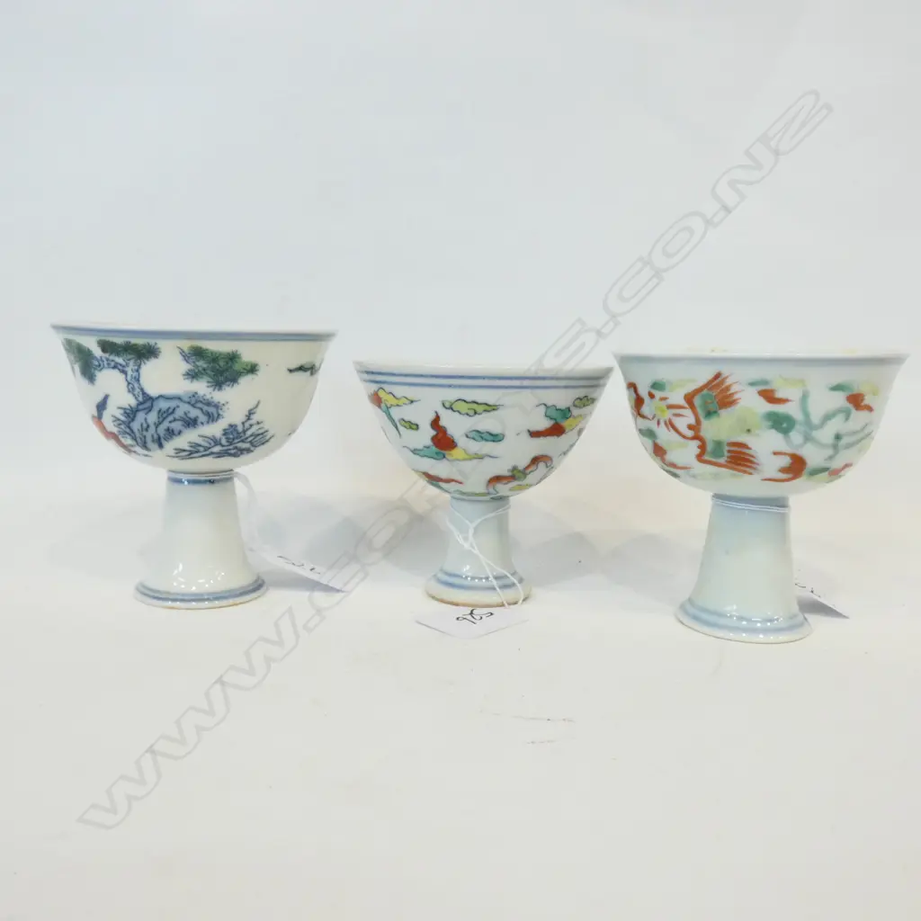 3 CHINESE DOUCAI PEDESTAL CUPS H. 80MM Image 1++