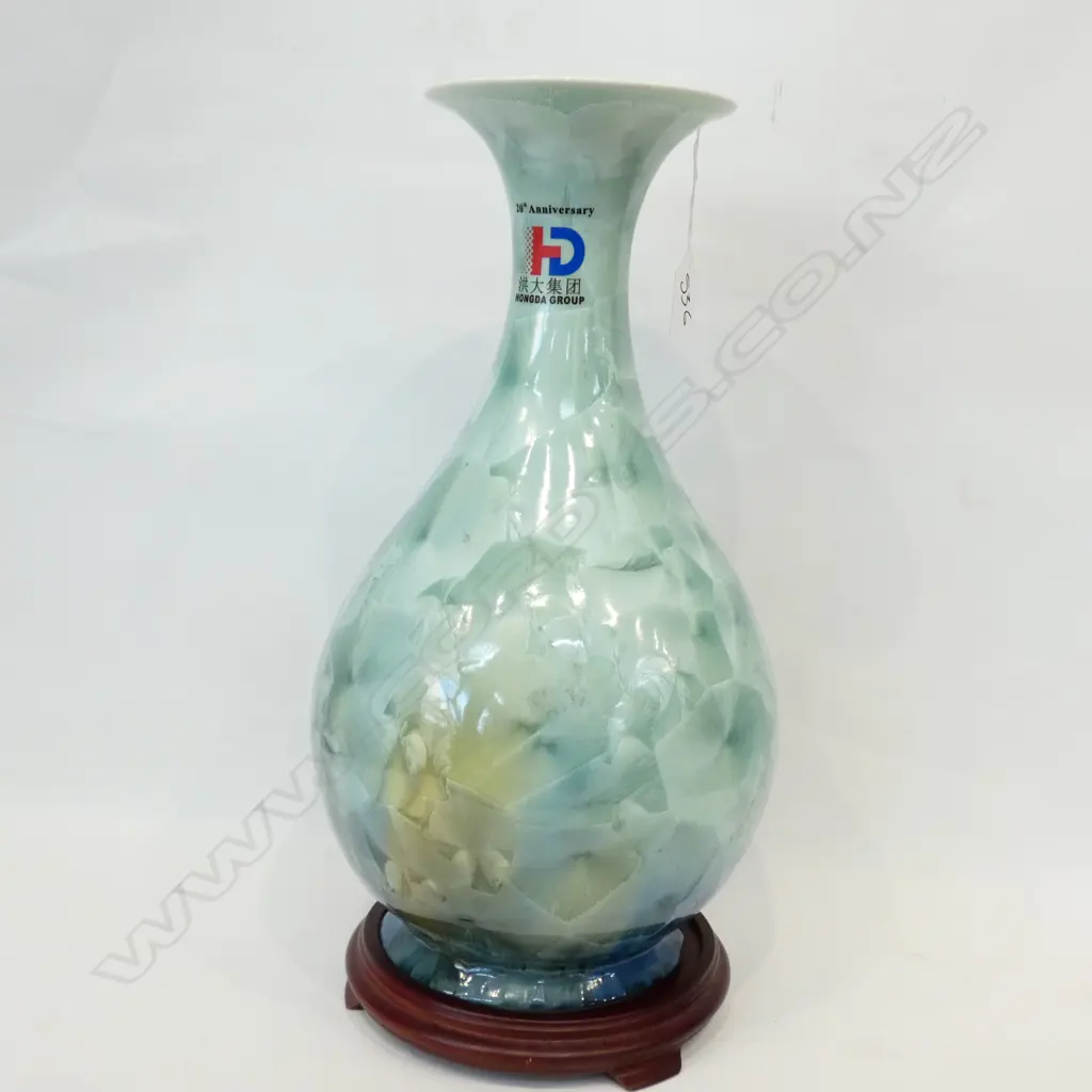 CONTEMPORARY IRREDESCENT SHELL FINISH VASE ON STAND H. 385MM Image 1++