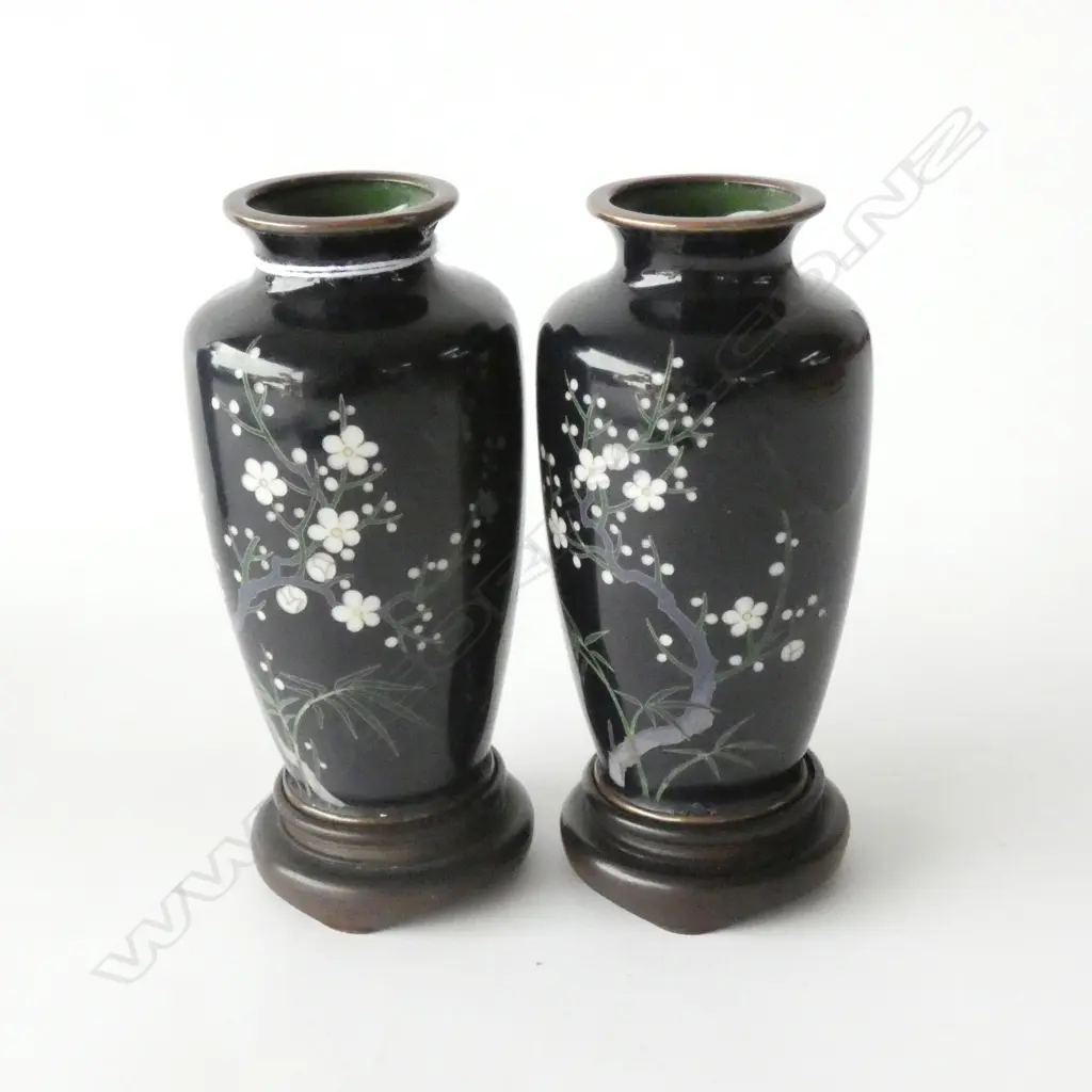 PR SMALL JAPANESE CLOISONNE VASES ON STANDS, MANNER OF HAYASHI KODENJI  (SMALL FAULT) Image 1++