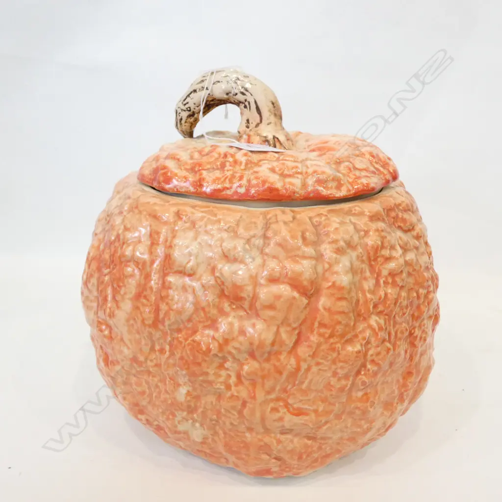 LG PORCELAIN PUMPKIN POT WITH LID Image 1++