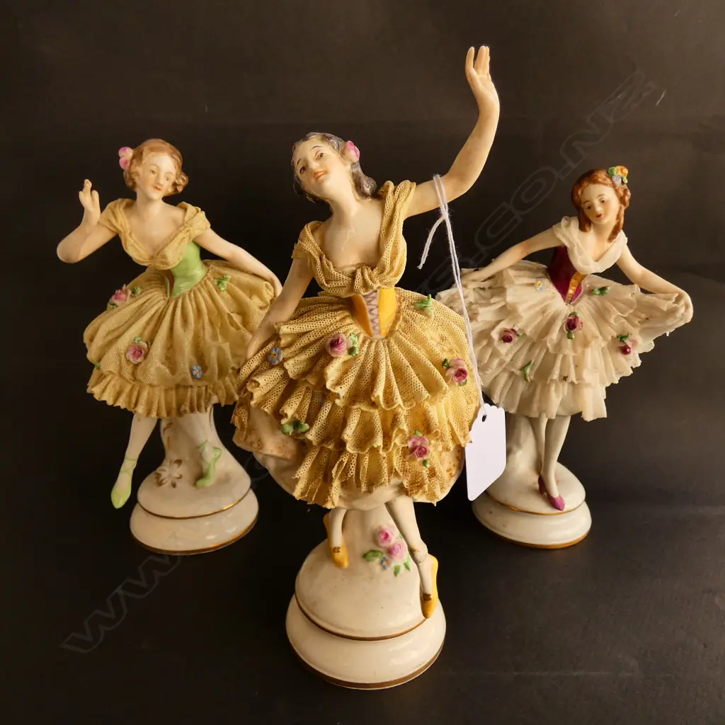 3 VINTAGE GERMAN CRINOLIN LACE LADY FIGURES Image 1++