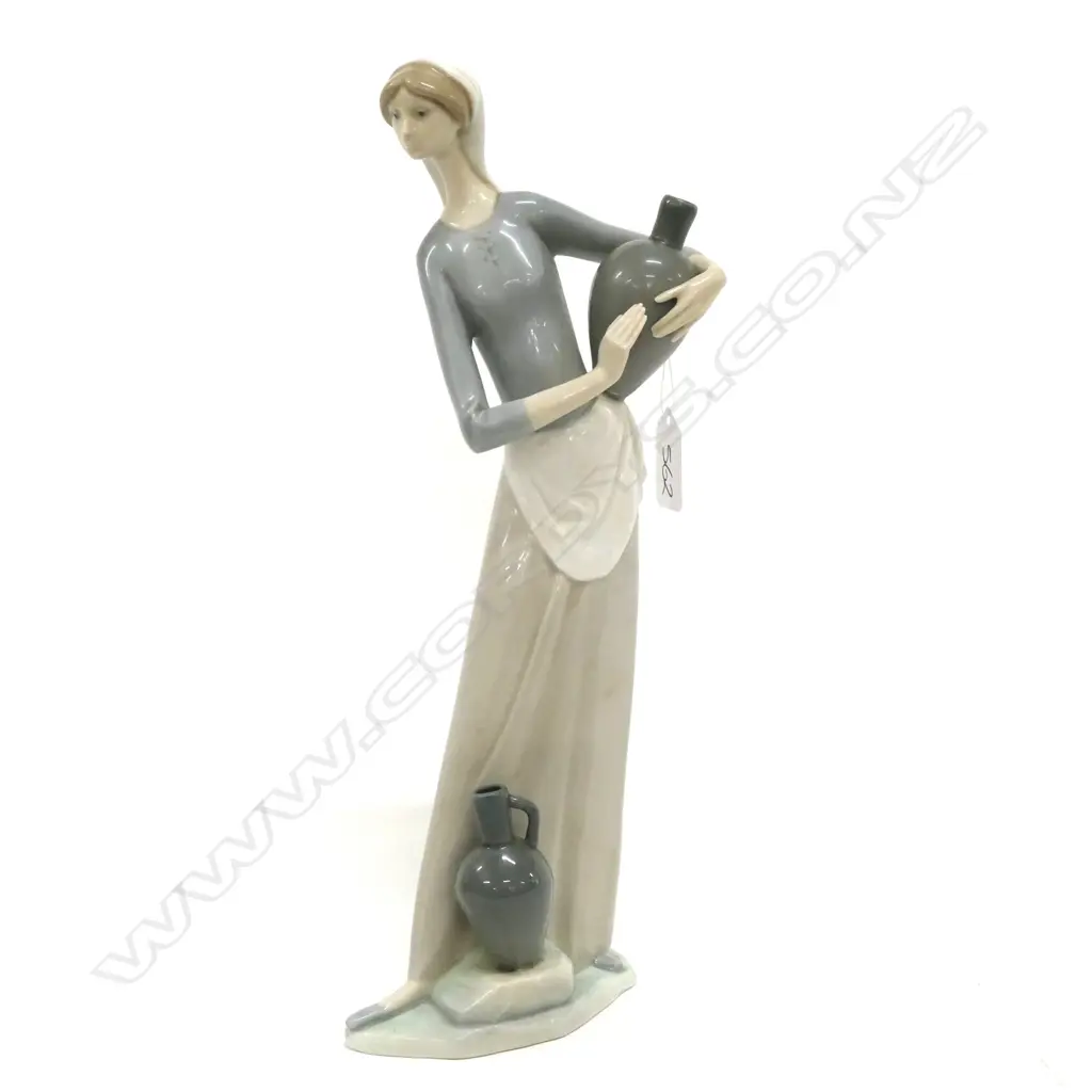 LLADRO FIGURE WOMAN WITH JARS H. 320MM Image 1++