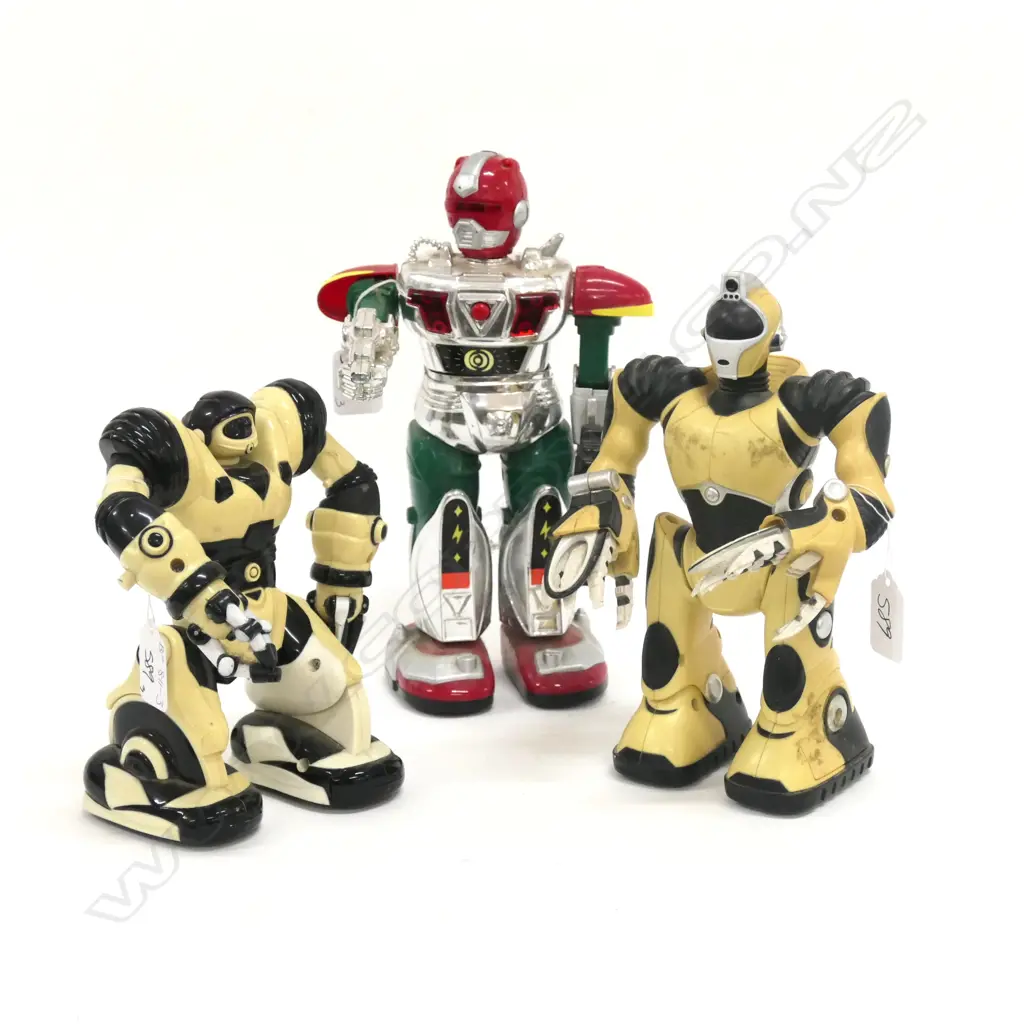 3 VINTAGE ROBOTS, TALLEST H.260mm approx Image 1++
