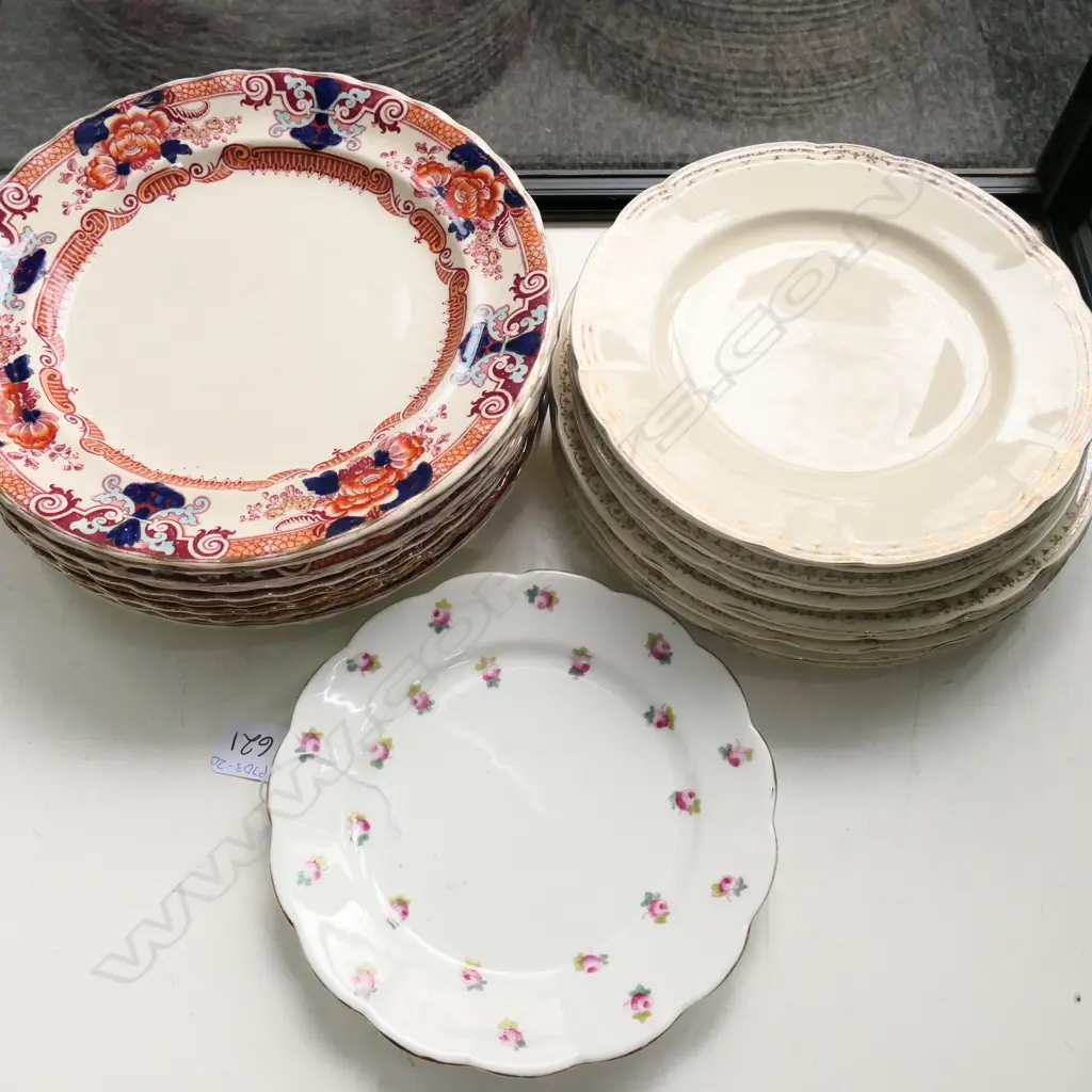 ASSORTED ANTIQUE CHINA DINNER PLATES Image 1++