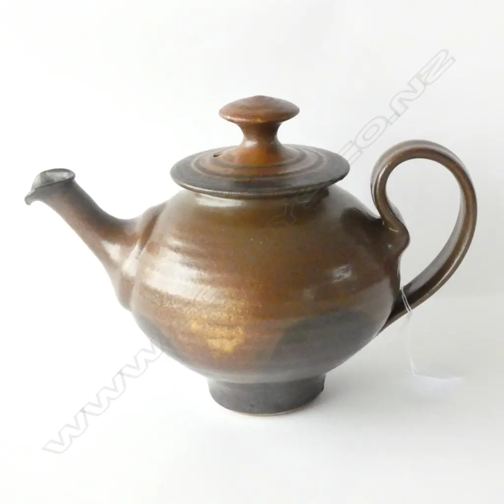 EARLY ROYCE MCGLASHAN STUDIO POTTERY TEAPOT, H.165MM Image 1++