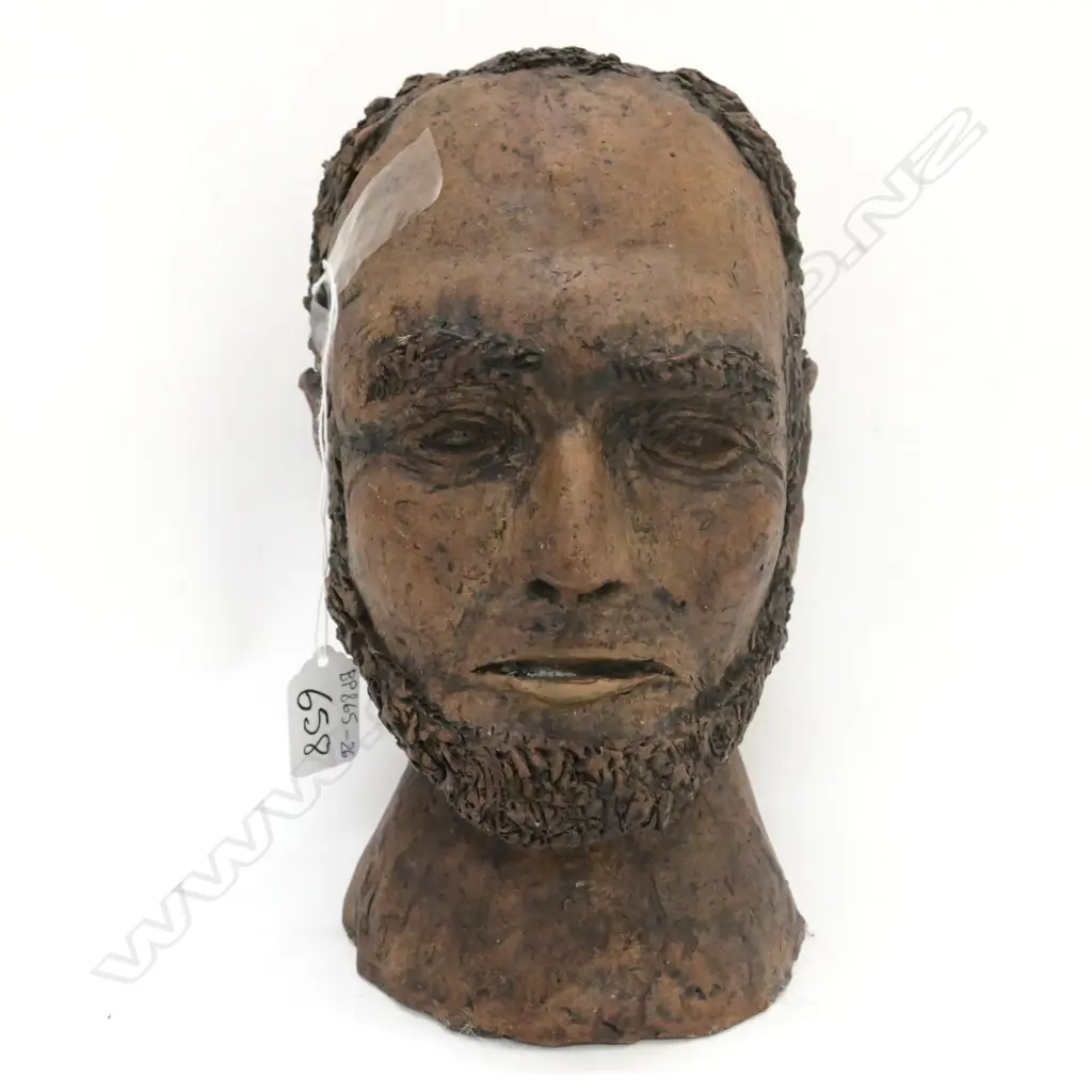 A STUDIO POTTERY STUDY BUST OF A  GENTLEMAN H 250 MM Image 1++