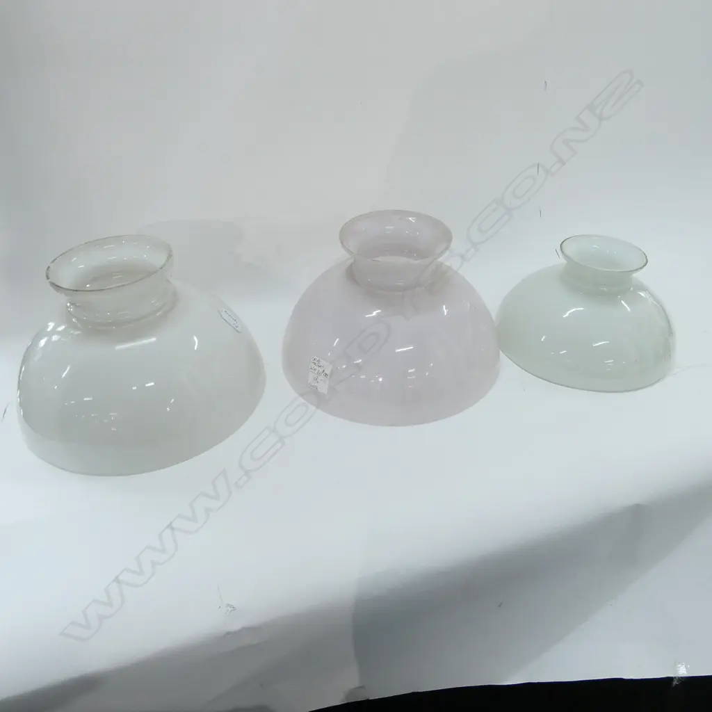 3 MILK GLASS SHADES D 270 MM Image 1++