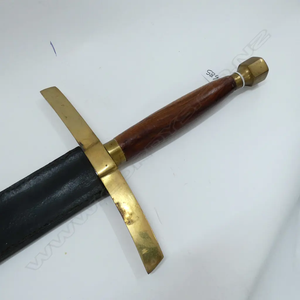 BRASS & WOOD HANDLED SWORD IN LEATHER SCABBARD L. 1345MM Image 1++