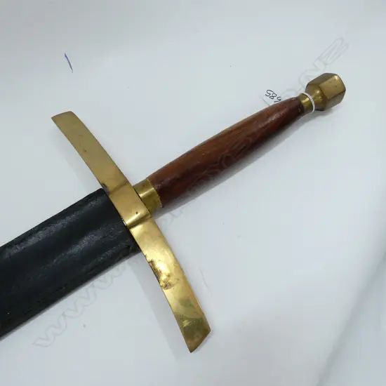 BRASS & WOOD HANDLED SWORD IN LEATHER SCABBARD L. 1345MM