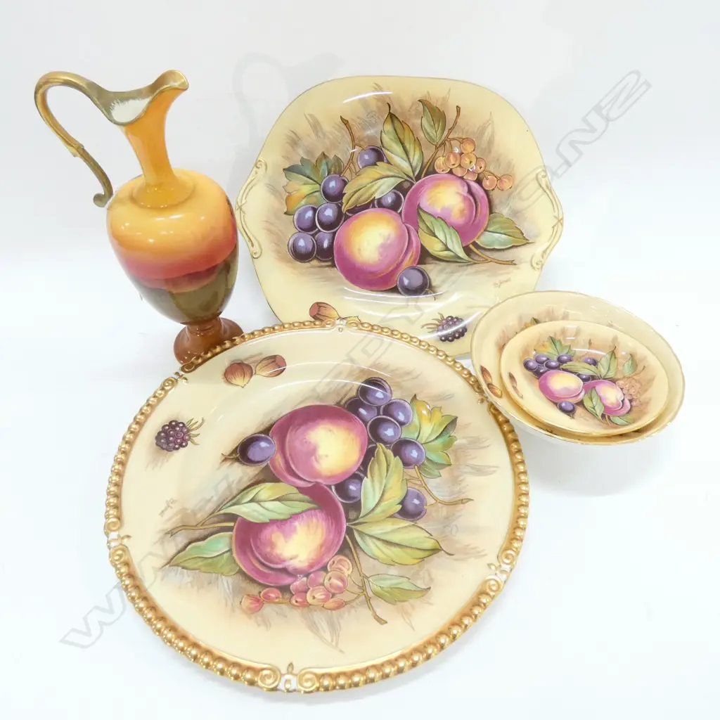 4 PCES AYNSLEY + R/DOULTON VASE H. 220MM Image 1++
