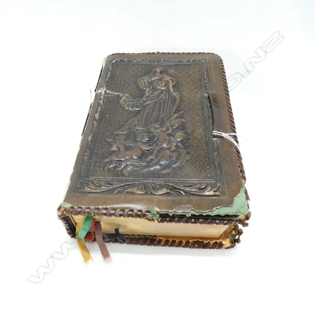 VINTAGE PRAYER BOOK Image 1++