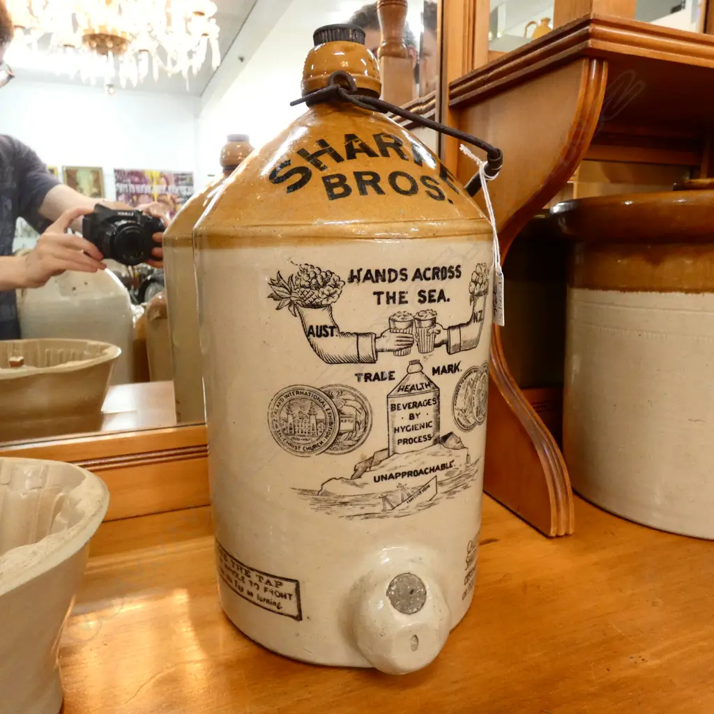 COLONIAL STONEWARE CROCK 'HANDS ACROSS THE SEA' Image 1++