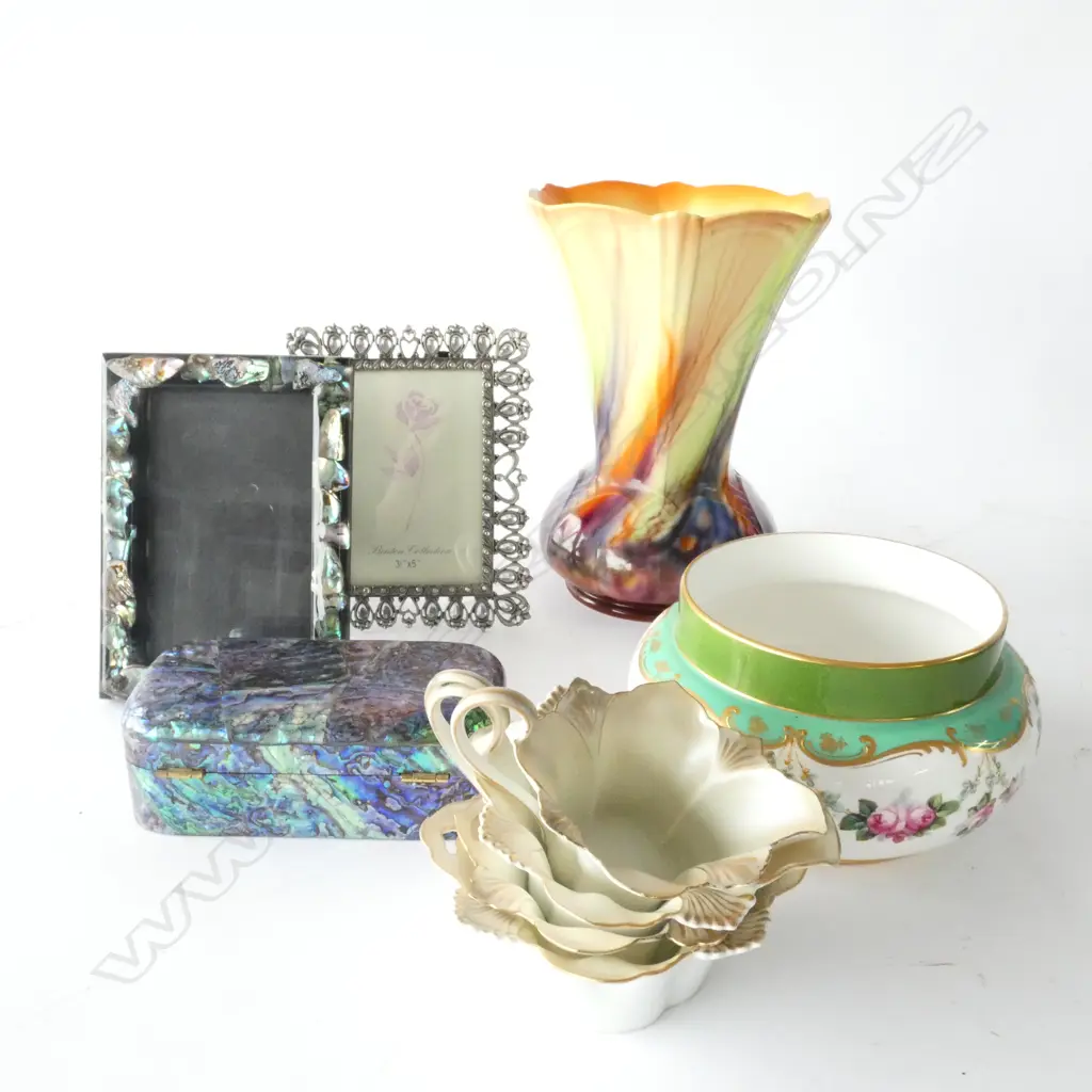 BOX LOT R/DOULTON VASE, OTHER, PAUA BOX ETC Image 1++