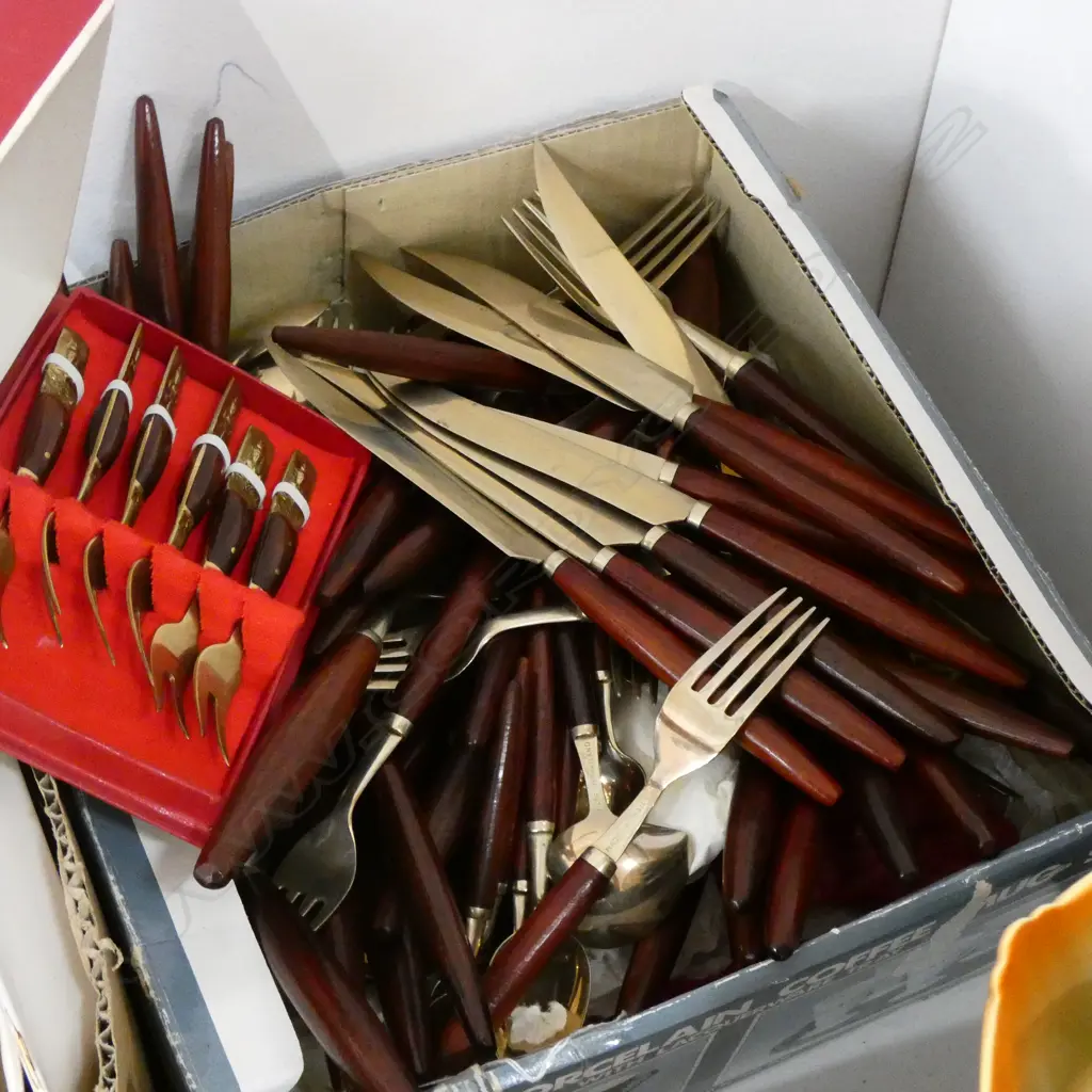 BOX OF THAI CUTLERY Image 1++