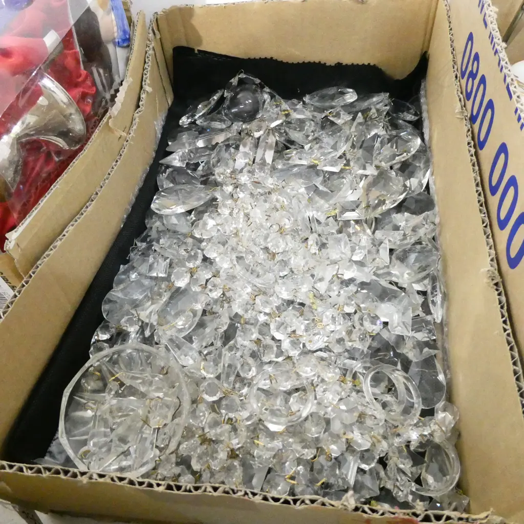 BOX LOT CHANDELIER PCES Image 1++