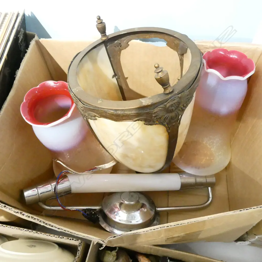 ASSORT. LAMP SHADES INCL. ART NOUVEAU  STYLE HANGING LIGHT & OTHERS  AF Image 1++