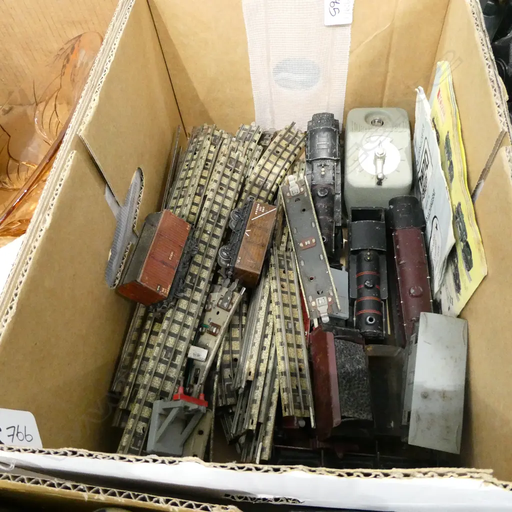 BOX LOT HORNBY; 3 TRAINS, CARRIAGES, TRACK, CONTROLLER ETC Image 1++