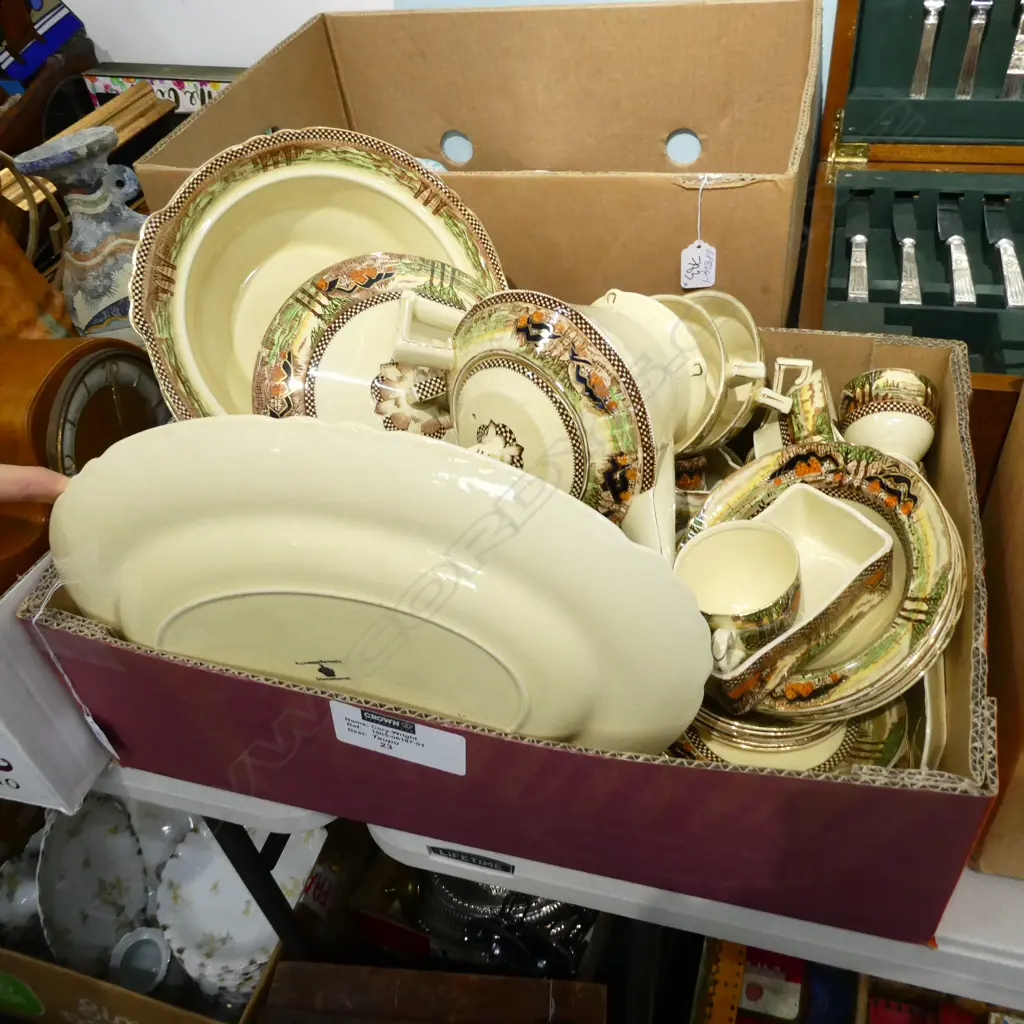 BOX LOT LARGE ALEXANDER POTTERIES DINNER SERVICE Image 1++
