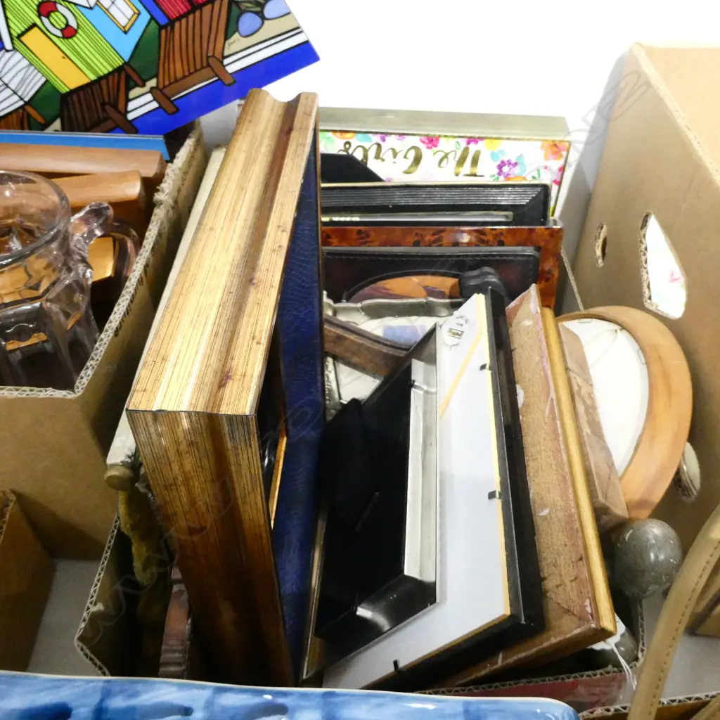 BOX LOT FRAMES ETC Image 1++