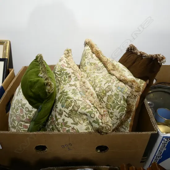 4 ASST CUSHIONS