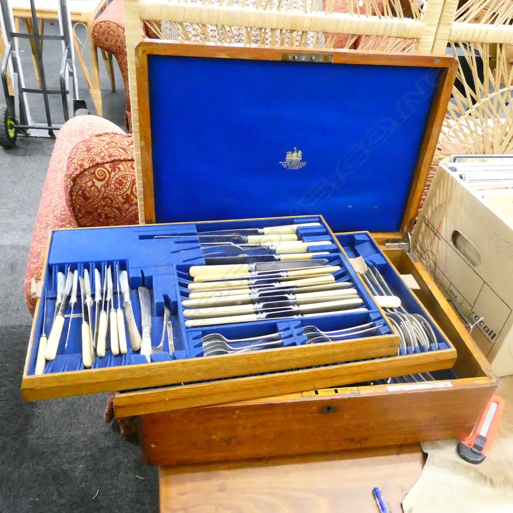 LARGE CANTEEN OF CUTLERY NOT COMPLETE WITH ADDITIONAL ITEMS Image 1++