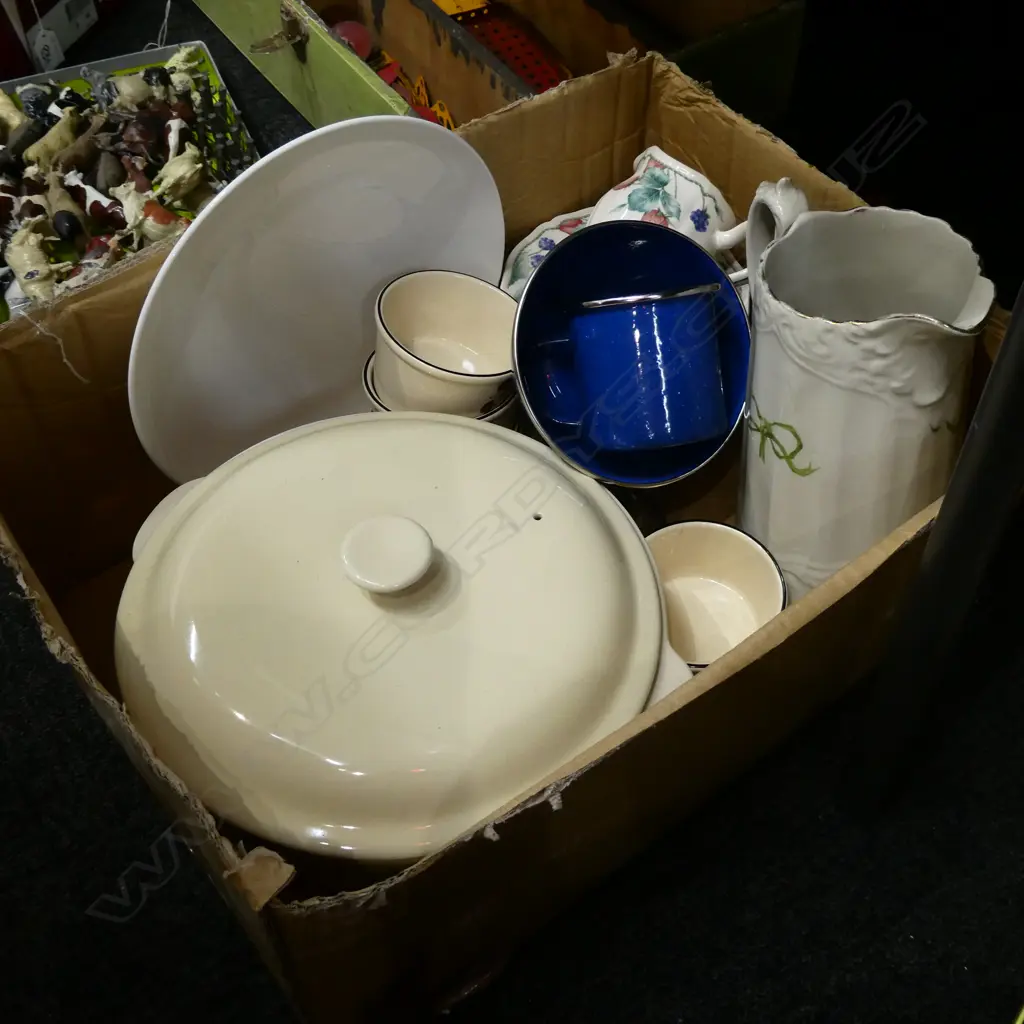 BOX OF ASSORTED CHINA Image 1++