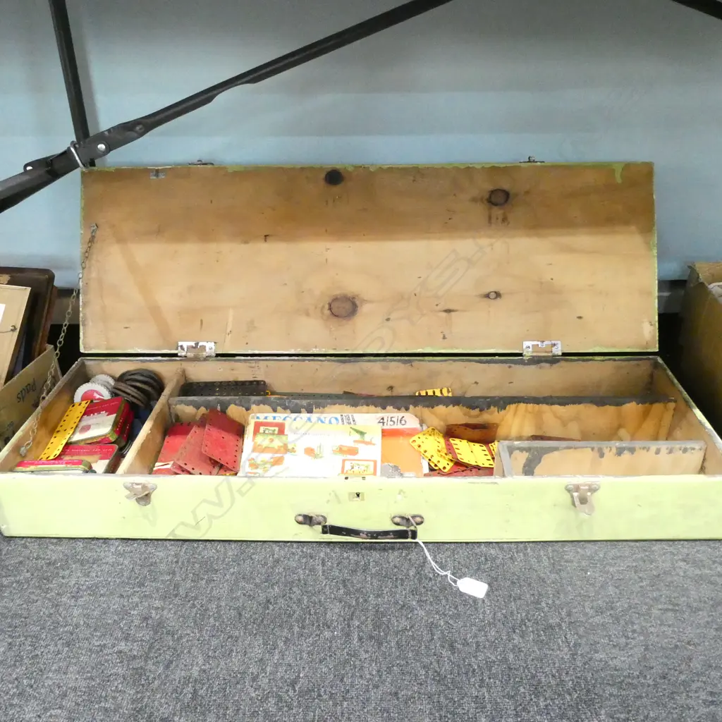 LGE BOX OLD MECCANO SECTIONAL INTERIOR VARIOUS PCES Image 1++