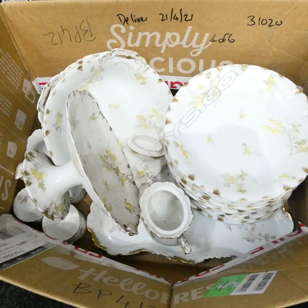 BOX LOT VICTORIAN PART DINNER SERVICE Image 1++