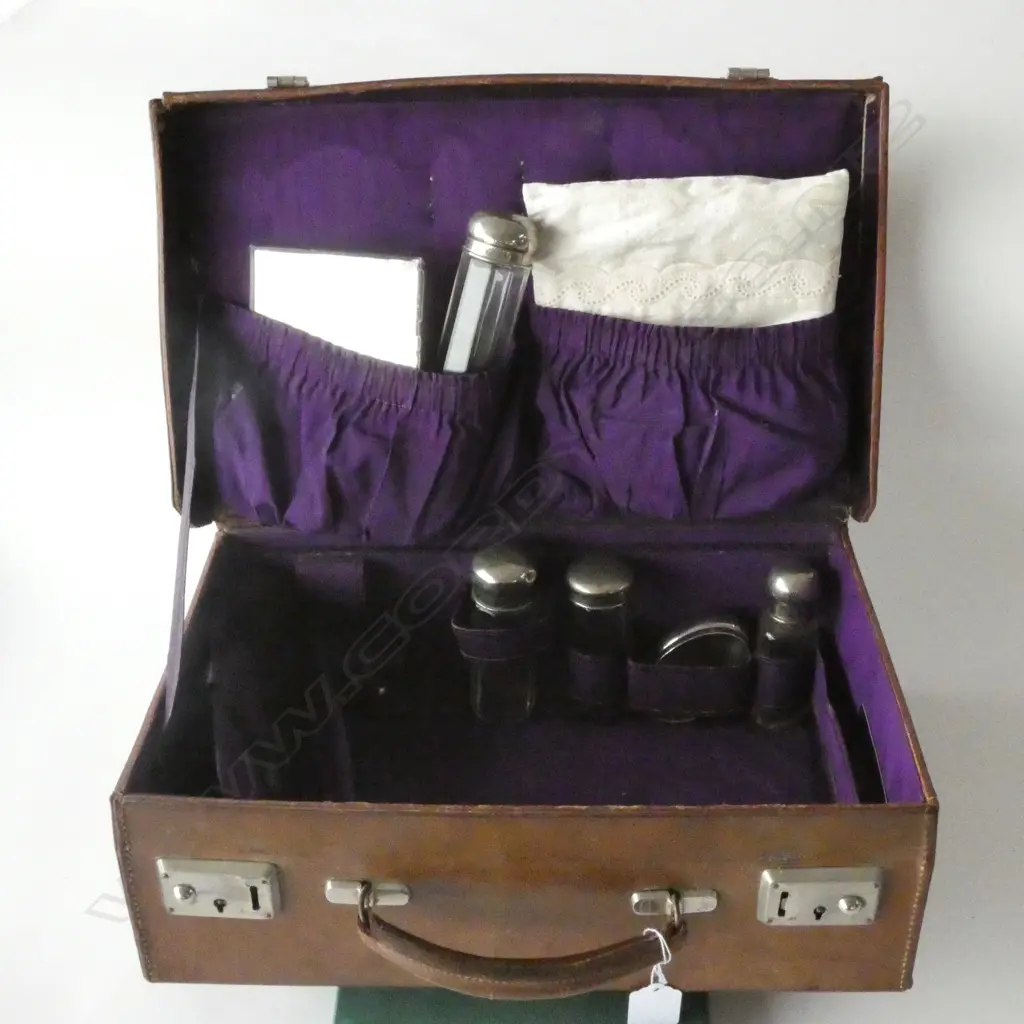 EDWARDIAN LEATHER CASED PART VANITY SET Image 1++