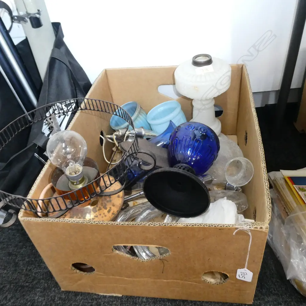 LOT ASST LIGHT FITTINGS KERO/CHANDELIER ARMS ETC Image 1++