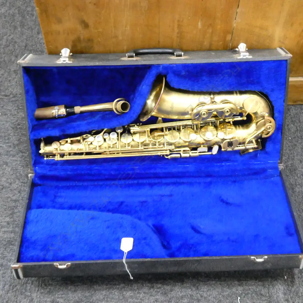 VINTAGE SAXOPHONE, CASED Image 1++