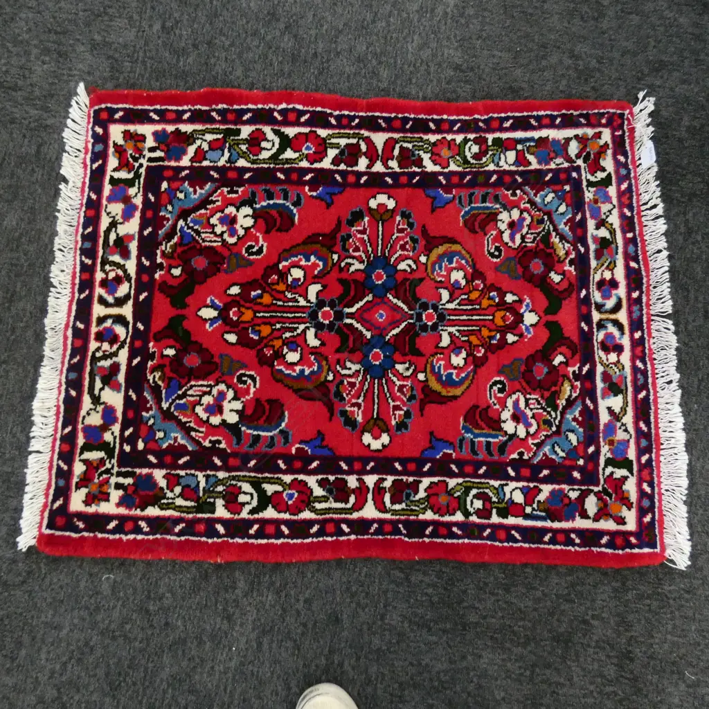 PERSIAN HAMADAN LILIHAN RUG, WITH FLORAL MEDALLION 85 x 69cm Image 1++