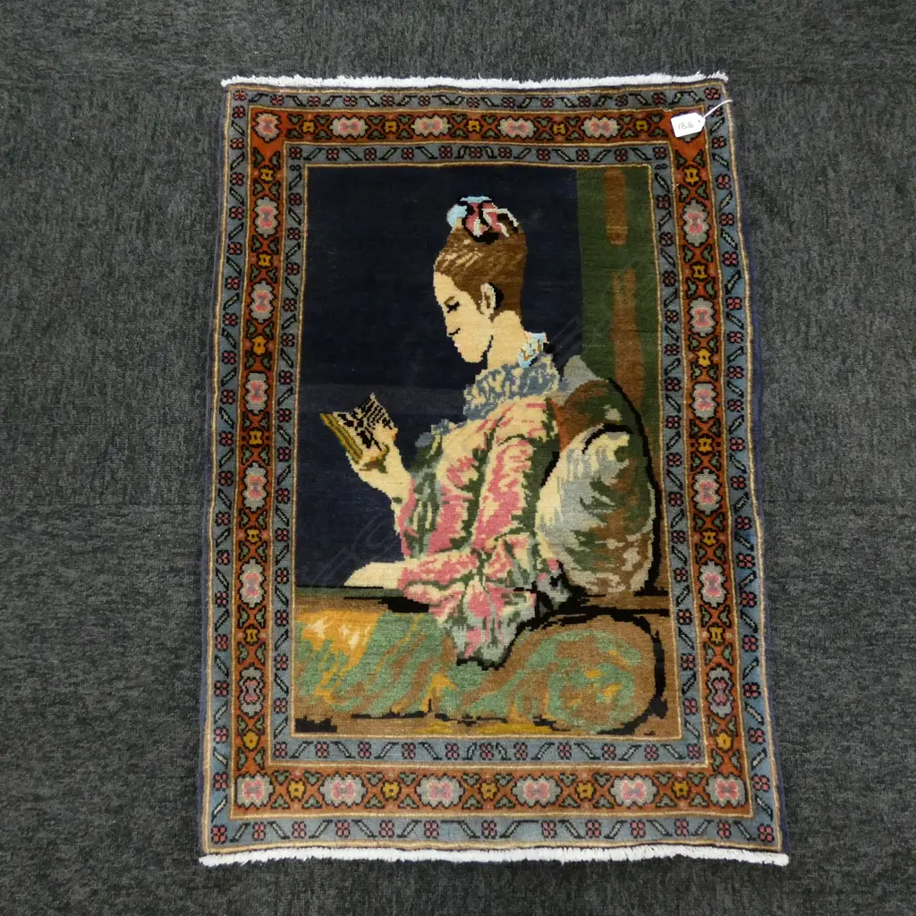 FINELY WOVEN WOOL PILE PICTORIAL RUG 850 X 600MM Image 1++