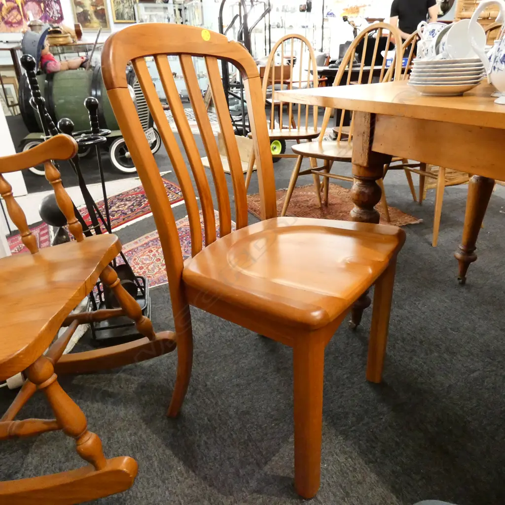 RIMU CHAIR Image 1++