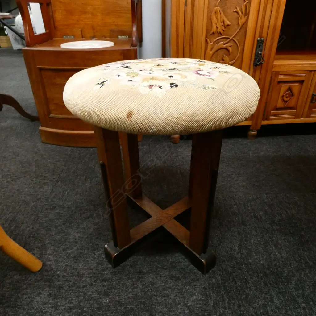 AN OAK EMBROIDERED TOPPED STOOL H480 MM Image 1++