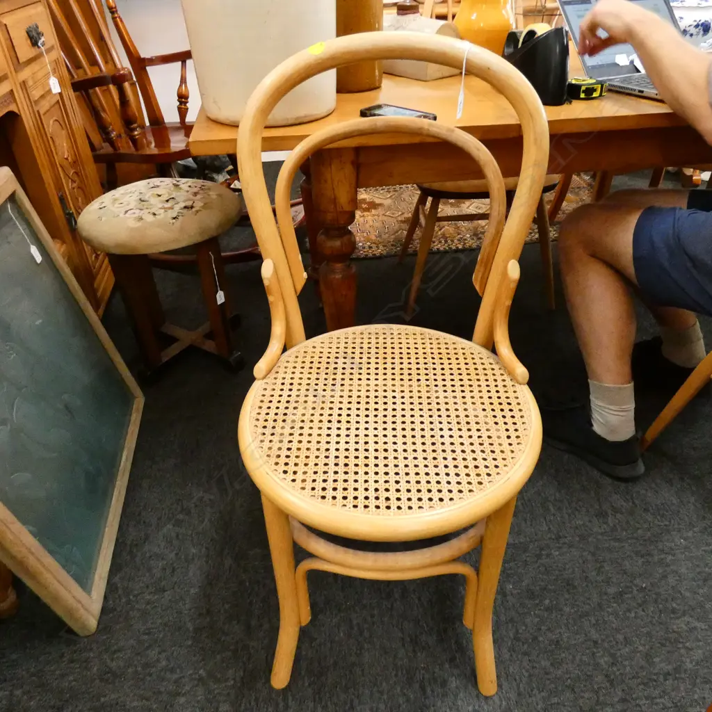 THONET STYLE CHAIR Image 1++