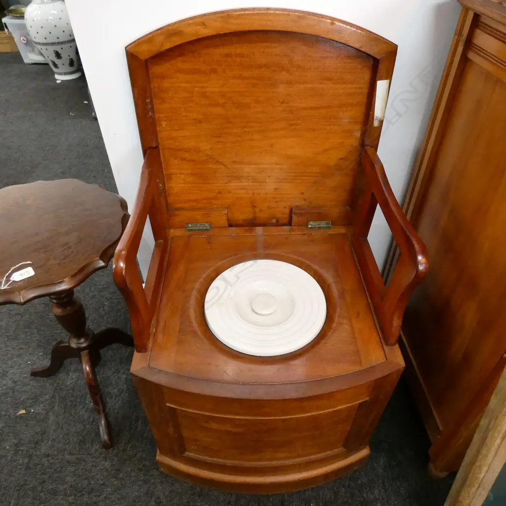 VICTORIAN MAHOGANY BOW FRONT COMMODE... Image 1++