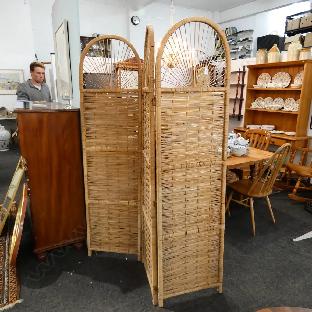 3 PANEL CANE SCREEN CURVED TOP H. 1830MM Image 1++