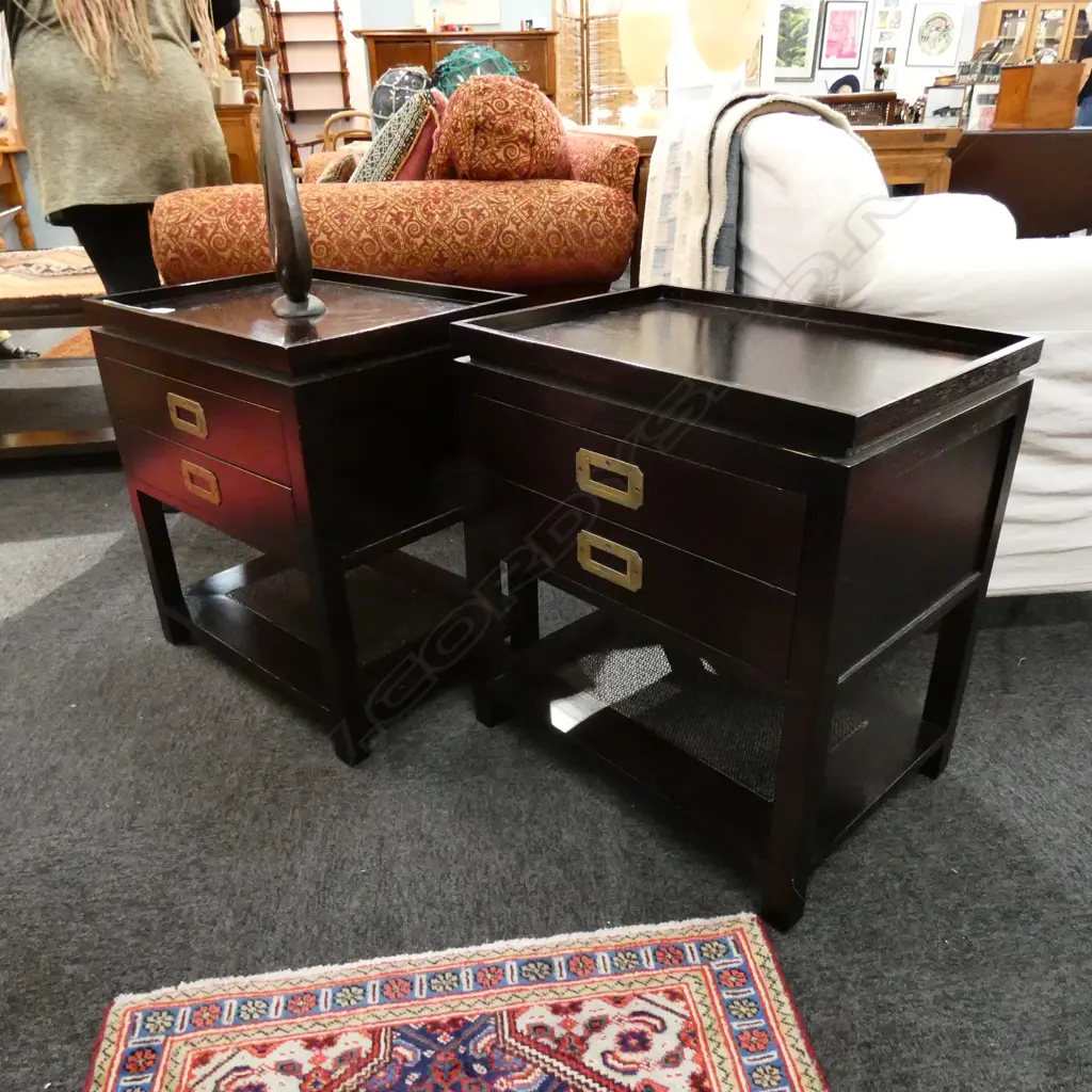 PAIR OF BEDSIDE CABINETS Image 1++