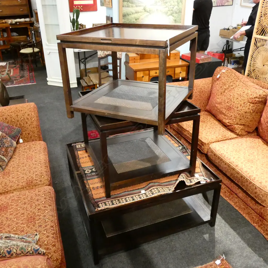 - MATCHING MODERN COFFEE TABLE WITH TWO SIDE TABLES Image 1++