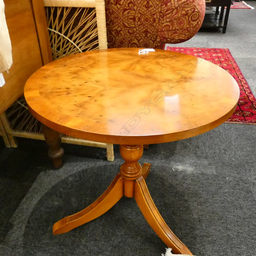 1970's YEW WOOD TOPPED PEDESTAL SIDE TABLE Image 1++