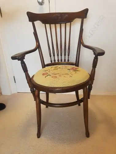 SPINDLE BACK CHAIR w TAPESTRY SEAT Image 1++