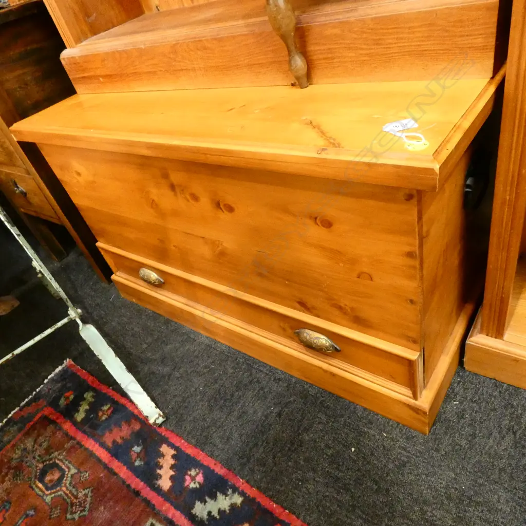 PINE BLANKET BOX WITH DRAWER H. 555MM W. 965MM Image 1++