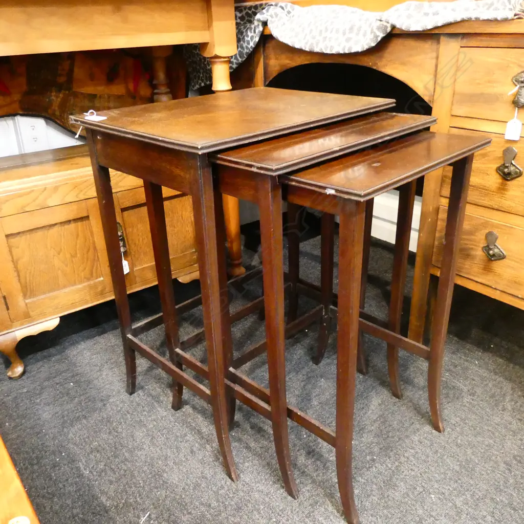 SET OF 3 NESTING TABLES H. 635MM Image 1++